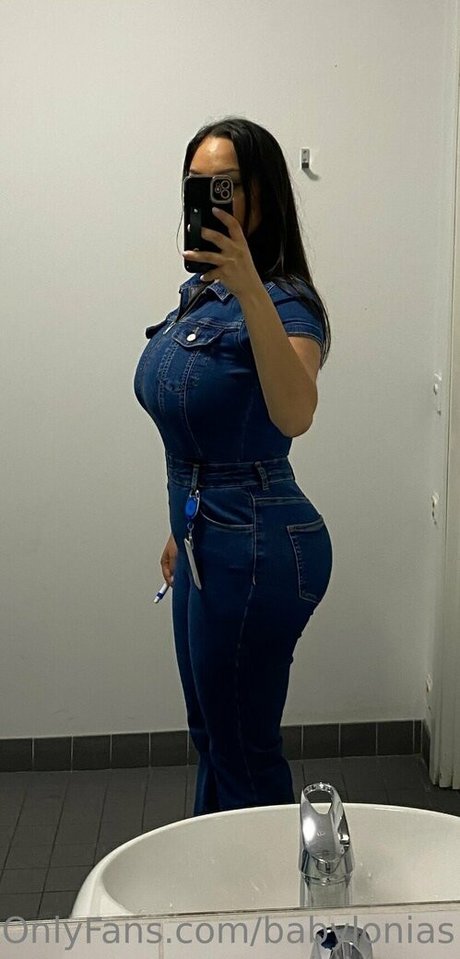 babylonias model beautiful photo