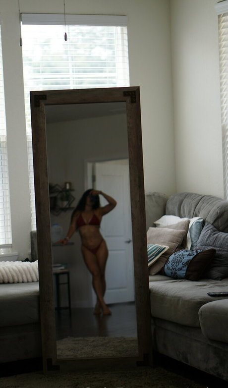 female onlyfans sexy nude pic