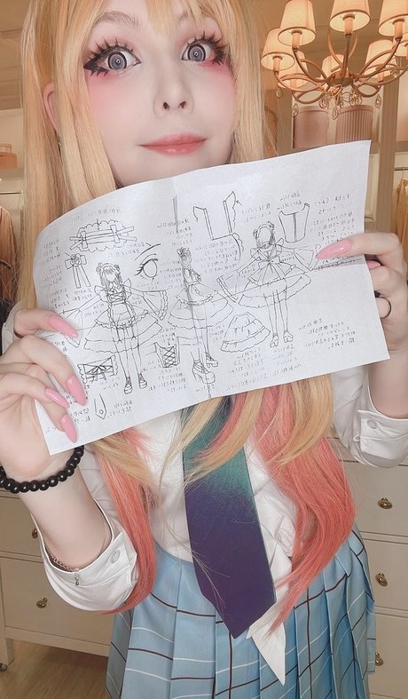 Tsuki Desu model hot pic