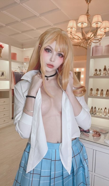 Tsuki Desu nudes star galleries