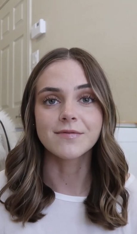 Lauren Mae model sex pic