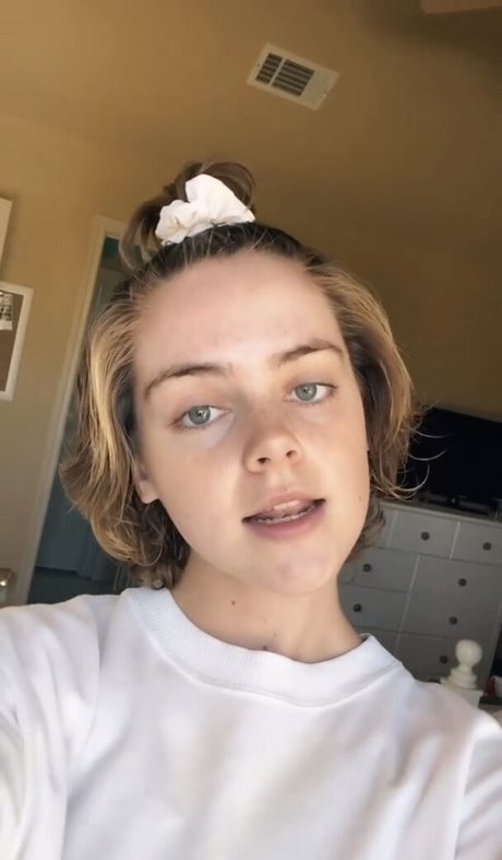 Lauren Mae model adult pictures