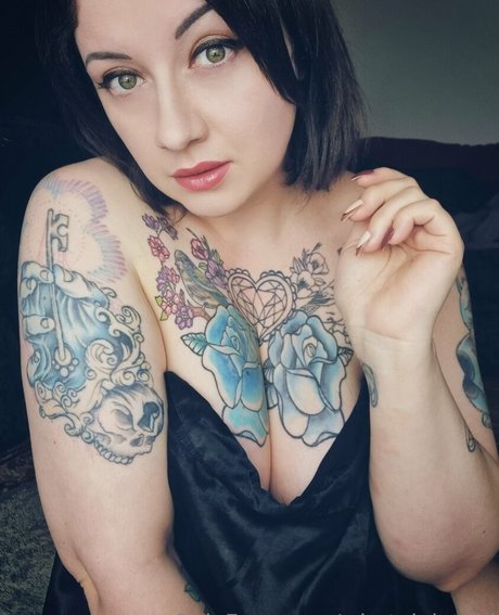 whatvioletdid naked model image