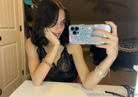 kinsleyalyse free model pics