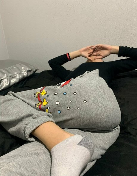 kinsleyalyse art model pics