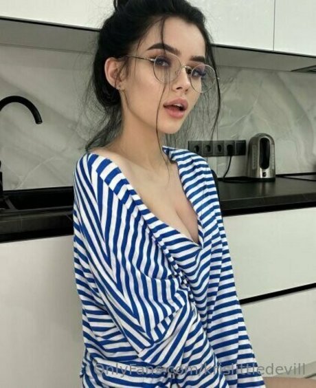 krislittledevill star exclusive photos