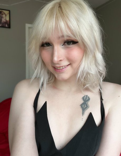 RoseWaltzEX model nice photo