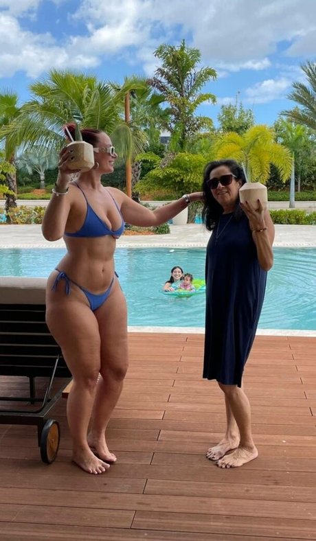 Yesjulz erotic pornstar photo