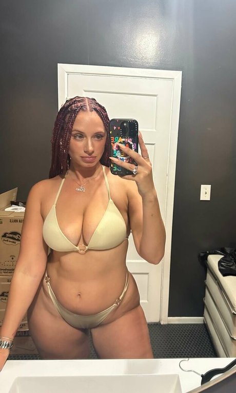 Yesjulz model naked pics
