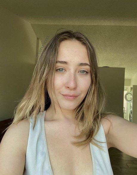 Skylar Sapphyre star erotic image