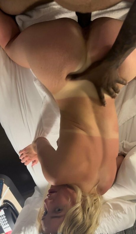 biglivvv naked model pic