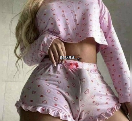 its analee__ naked pornstar pic