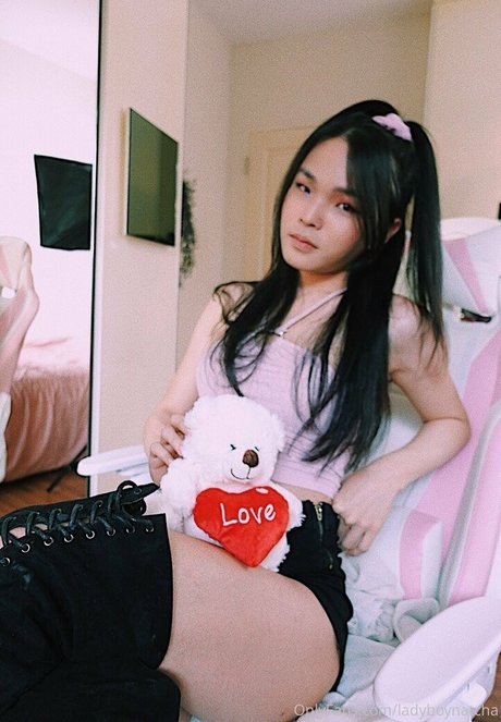 ladyboynatcha hd star picture