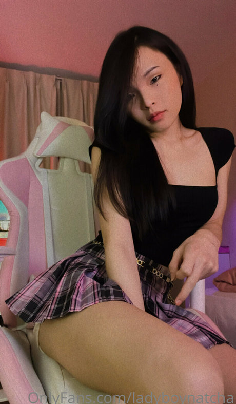 ladyboynatcha xxx model photo