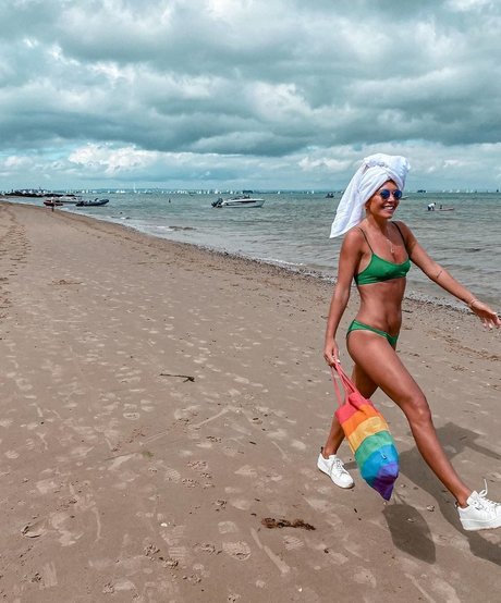 Danni Menzies actress image