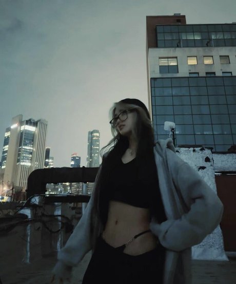 Irene Wong erotic model picture