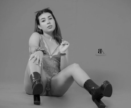 veganefertiti perfect model archive