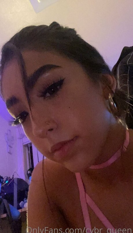 cybr queen model pornographic images