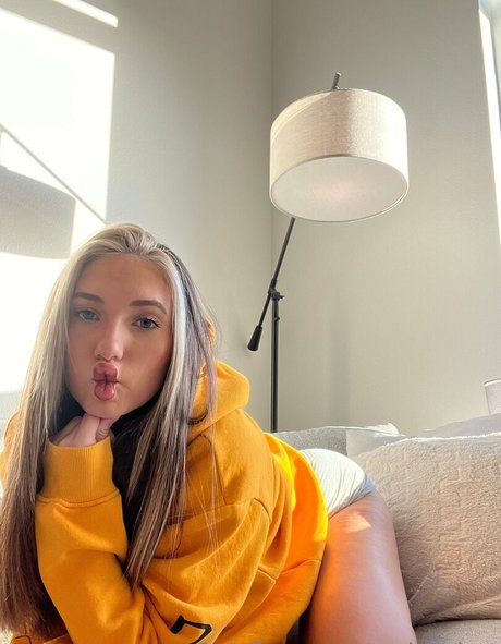 Rachie Skye beautiful star photos