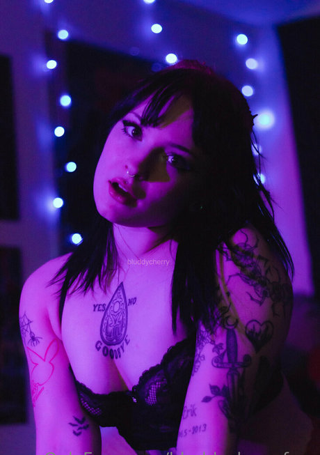 bluddycherryfree model erotic picture