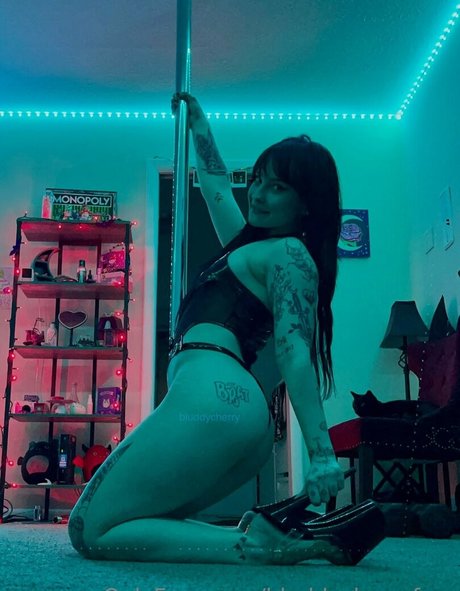 bluddycherryfree nudes model pics