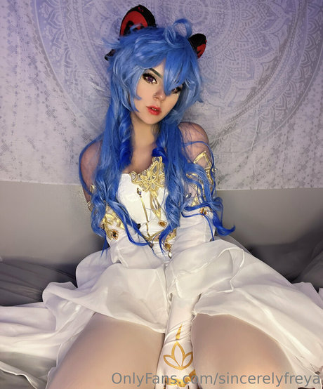 sincerelyfreya model top pictures