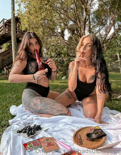 badsuicidefree model erotic picture