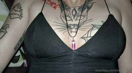 loveaxlgnr model nudes images