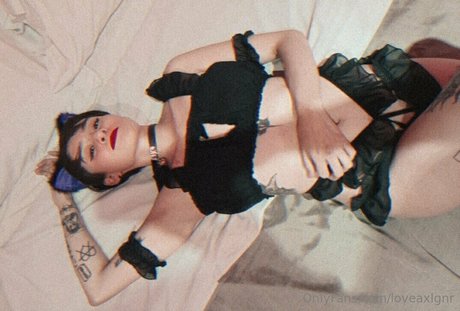 loveaxlgnr naked actress picture