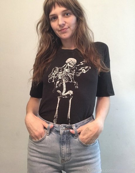 parisbush sexy model pictures