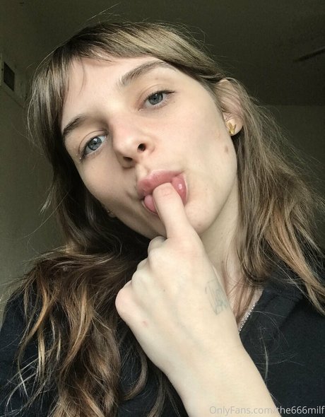 parisbush top actress img