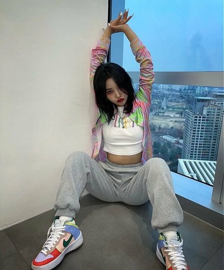 tiny pretty j star nude img