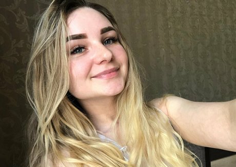 violetcherryy erotic star pics