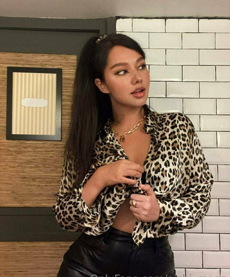 aishi moon hd pornstar pic