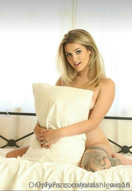 aishi moon star naked photo