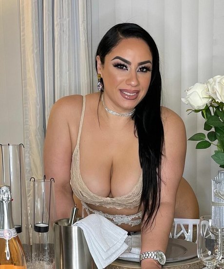 Selene Castle star sexy pictures