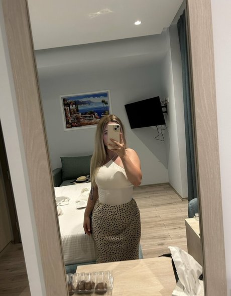 Tinypeachpuff nude pornstar photos