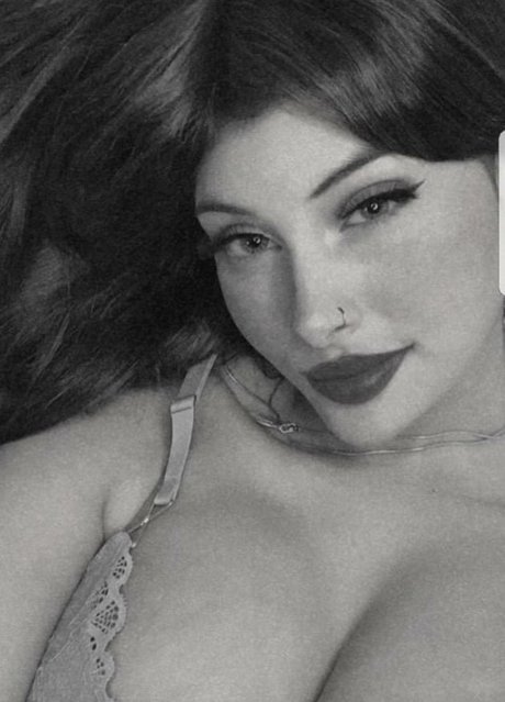 Paaaubg pretty model picture