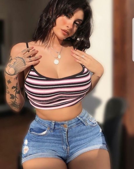 Paaaubg nude actress pic