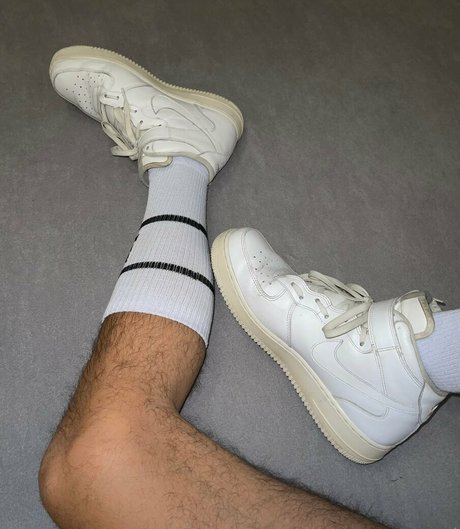 snkrs uncensored model nude pictures