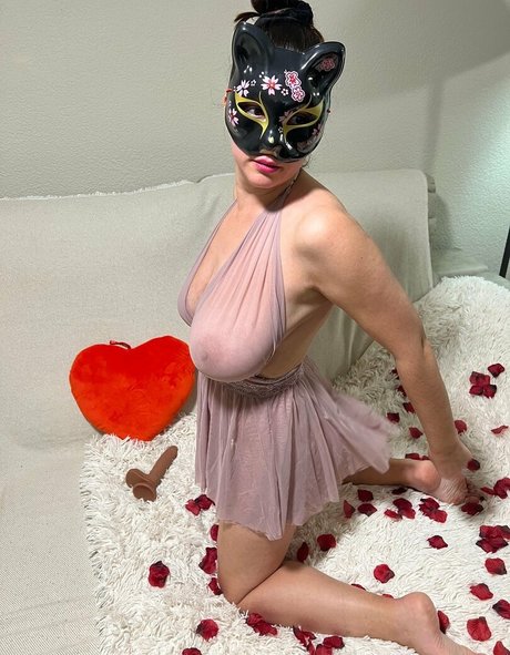 Elsaliux pretty model img