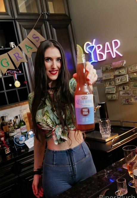 piperblushfree model top image