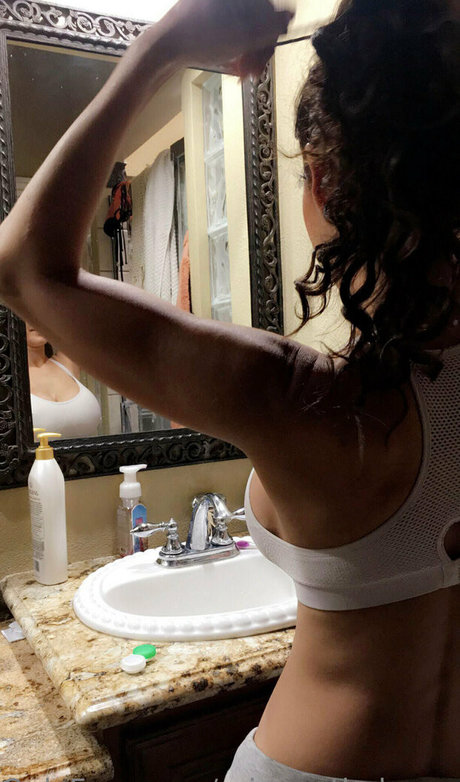 ariannathehousewife sexy actress pics