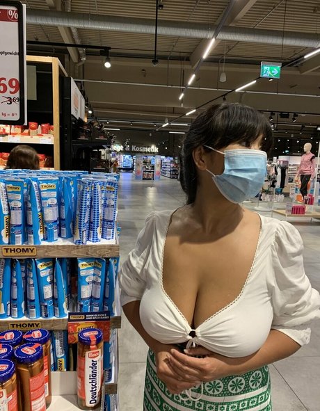 sunny chocolat free hot actress photo