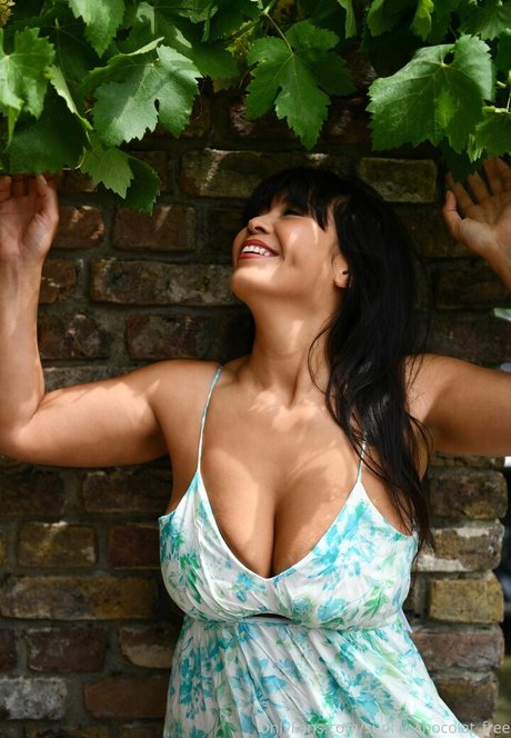 sunny chocolat free model naked picture