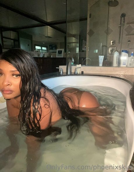phoenixskye naked actress pic