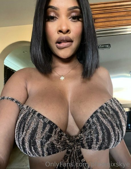 phoenixskye model sexy pic