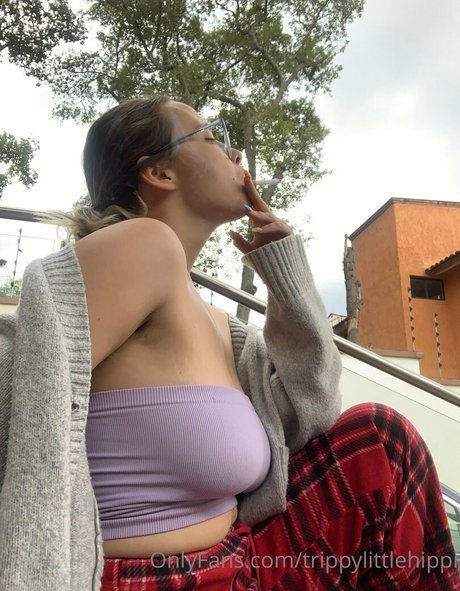 trippylittlehippi nude model photos