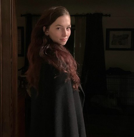 Lizzydm sex model photo