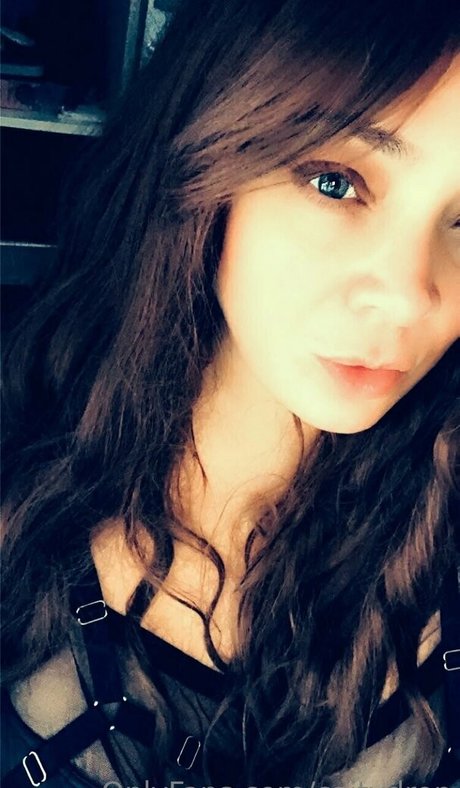 caitydrop exclusive star pictures